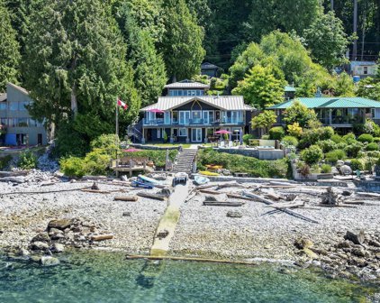 8735 Lawrence Way, West Vancouver