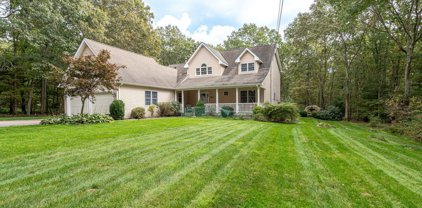 61 Mohawk Trail, Charlestown