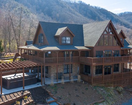 963 Caney Creek Rd, Pigeon Forge