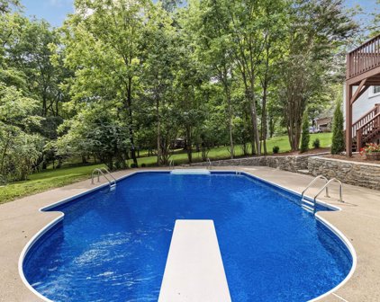 1104 Lochland Dr, Gallatin