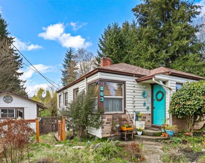 803 South Bay Road NE, Olympia