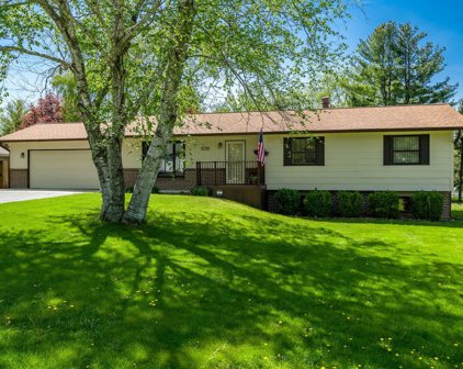 2130 Crestway, Belvidere