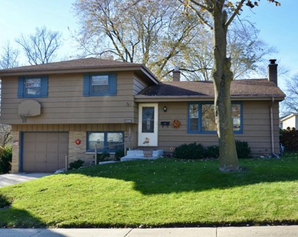 1210 Ed-Mar Circle, Waukesha