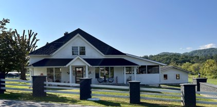 305 Pine Mountain Rd, Pigeon Forge