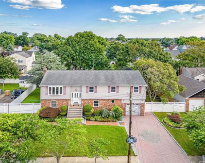 221 Austin Street, Lindenhurst