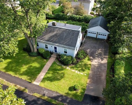 6 Melvin Road, Natick