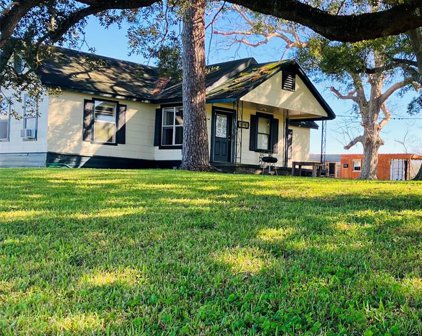 8997 FM 524, Sweeny