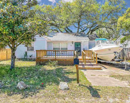 15 Milton Rd, Pensacola