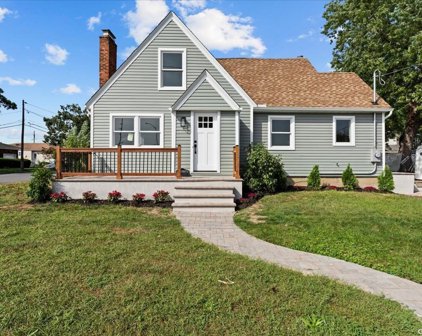 17 Claremont Avenue, West Babylon