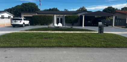 565 W 76th St, Hialeah