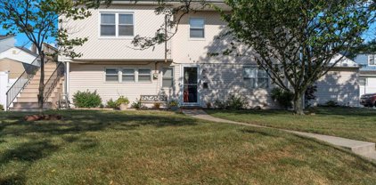 29 Island Parkway W, Island Park