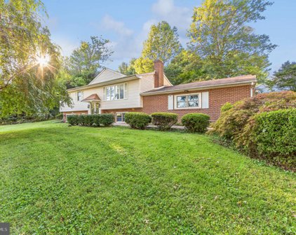 4 Powder Horn Ln, Newtown Square