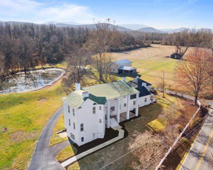 128 S Oak Ln, Waynesboro