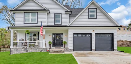 646 Hillside Avenue, Brick