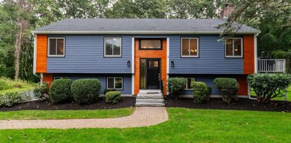 65 Overlook Dr W, Framingham
