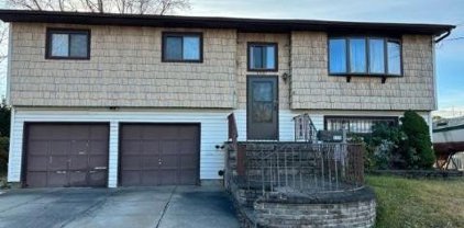 550 Spur Drive, Bay Shore