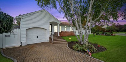 10 Cheshire Road, Bethpage