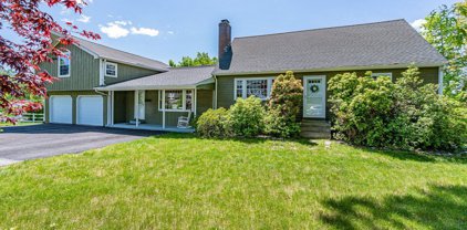 4 Kent Dr, Hudson