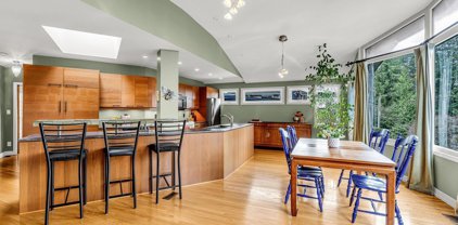 3546 Dowsley Court, North Vancouver