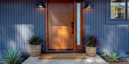 24647  Mulholland Hwy, Calabasas