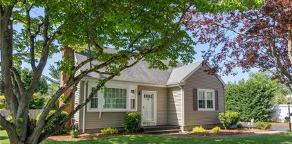 25 Arrowhead  Avenue, East Providence