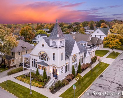 600 Washington Avenue, Grand Haven