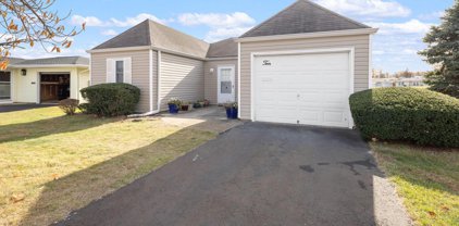 10 Lowell Court, Brick