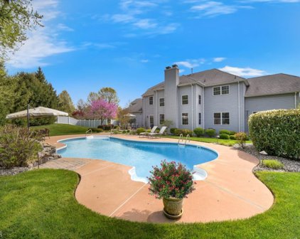 5 Heritage Ct, Branchburg Twp.