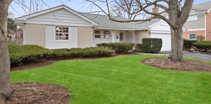 3121 Country Lane, Wilmette