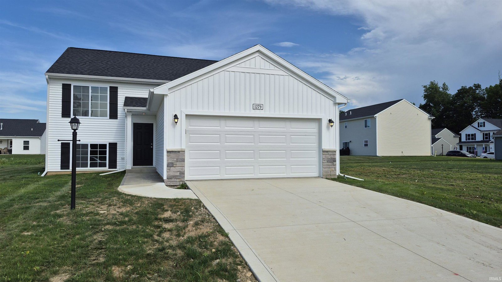 1279 Lucas Ct, Huntington