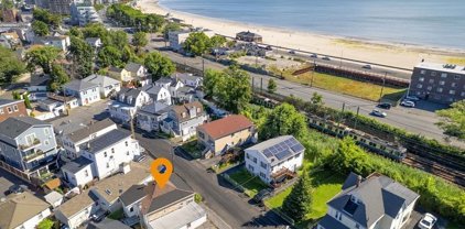 15 Avalon St, Revere