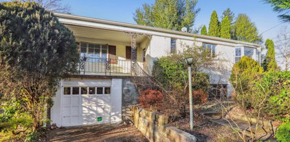 2607 Ross Rd, Chevy Chase