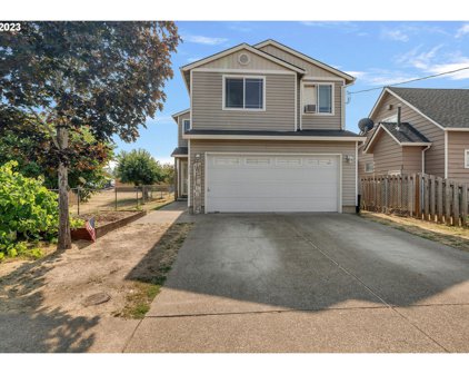 319 BERKLEY AVE, Molalla