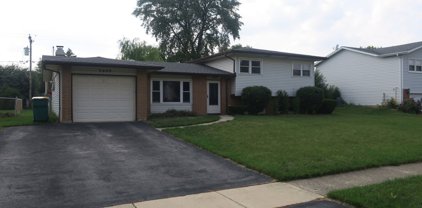 7408 Larchwood Lane, Woodridge