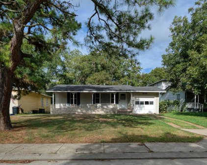 605 Winding Way Street, Lake Jackson