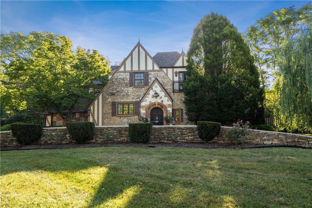 5165 Ward Parkway, Kansas City, 64112