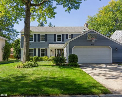 999 Creekside Circle, Naperville