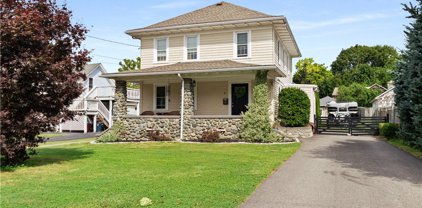 23 Pierce Street, Westerly