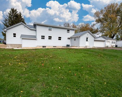 1607 East Road 1, Milton