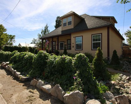 33 N West, Yerington