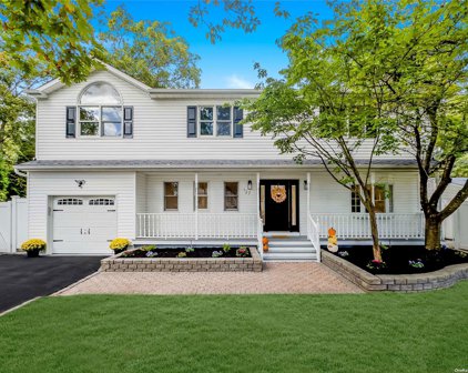 127 Hawkeye Street, Ronkonkoma