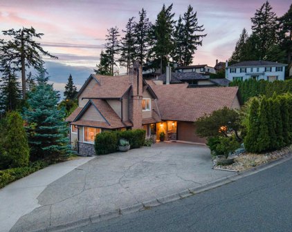5084 Pinetree Crescent, West Vancouver