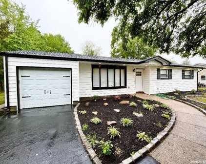 12 Pheasant Drive, Commack